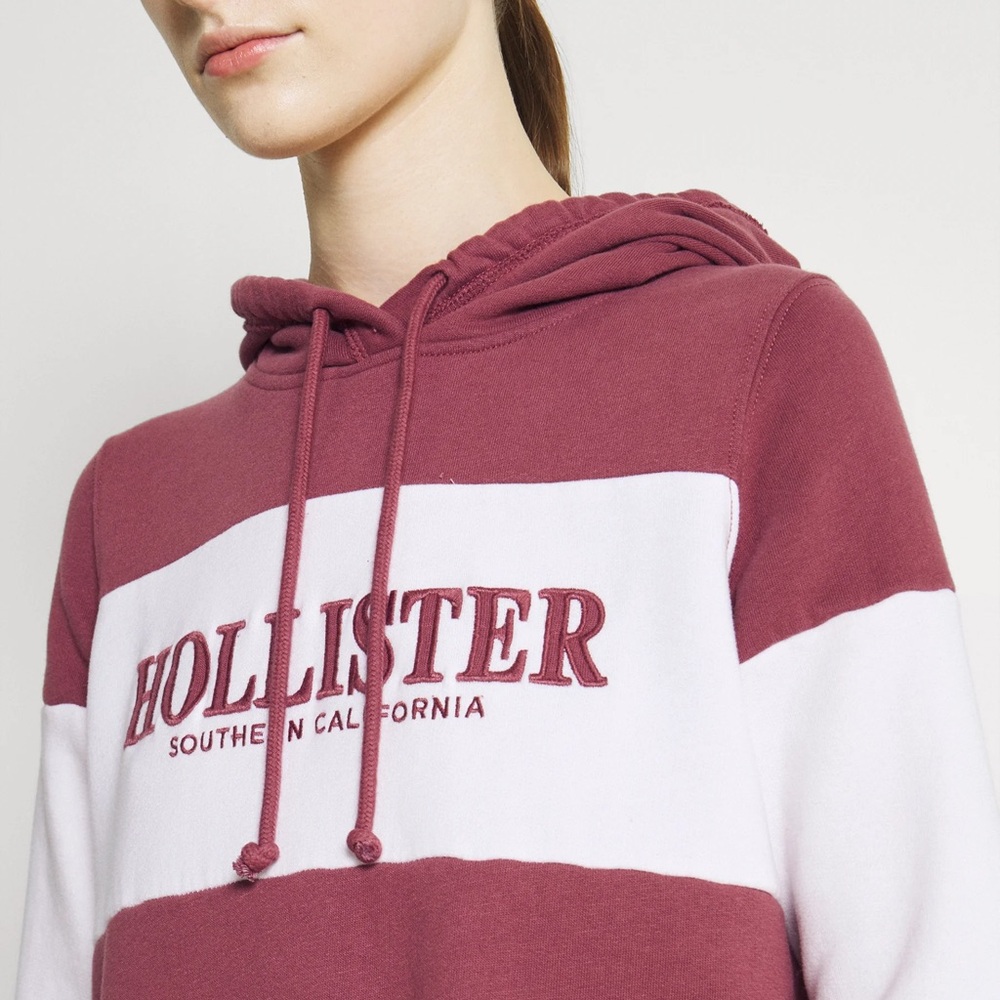 Hollister Women's Burgundy and White Sweatshirt Size Medium